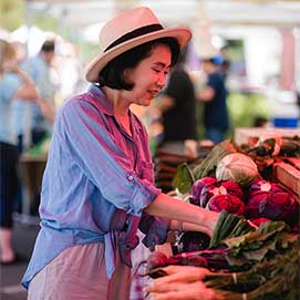 Xiaoyun Shopping at an outdoor farmers market